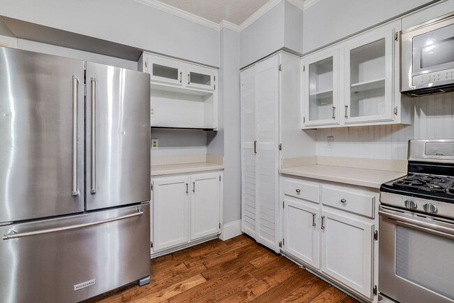 Building Photo - Beautiful Baldwin Park Craftsman home ready for move in!