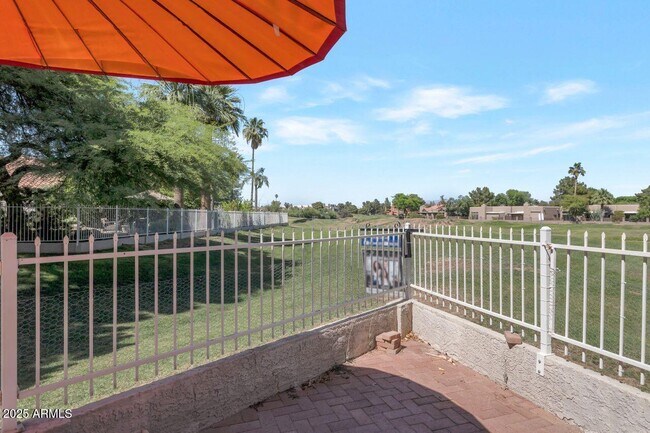 Building Photo - 4020 E Laurel Ln