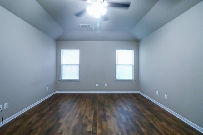 Building Photo - 1614 Shady Ln