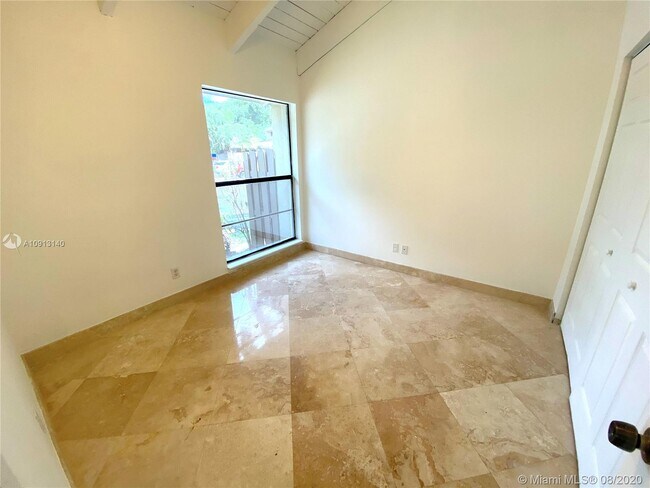 Building Photo - 2121 SW 82nd Ave