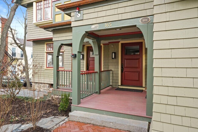 Building Photo - 165 Winthrop Rd