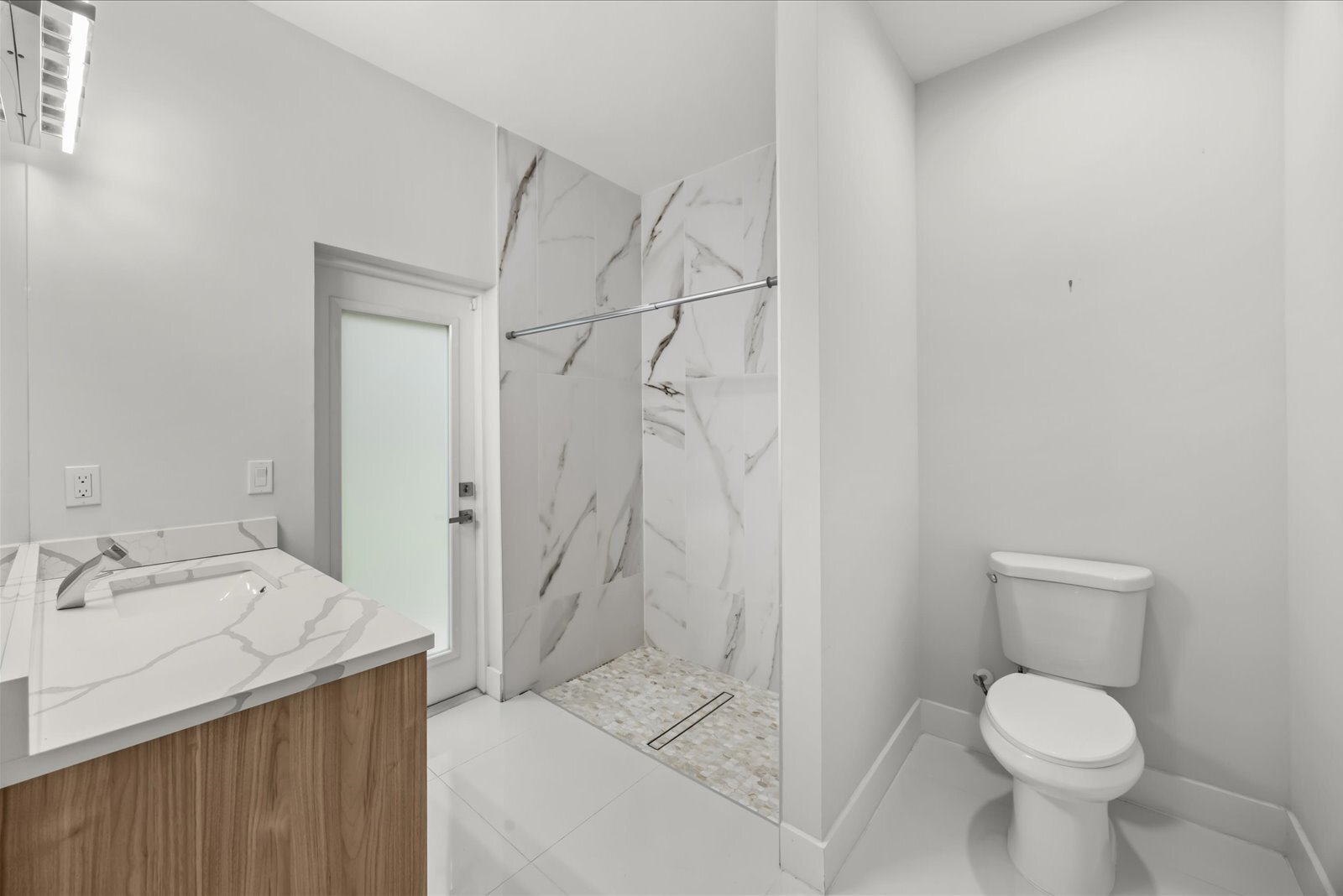 Building Photo - 419 SW Namoit Pl
