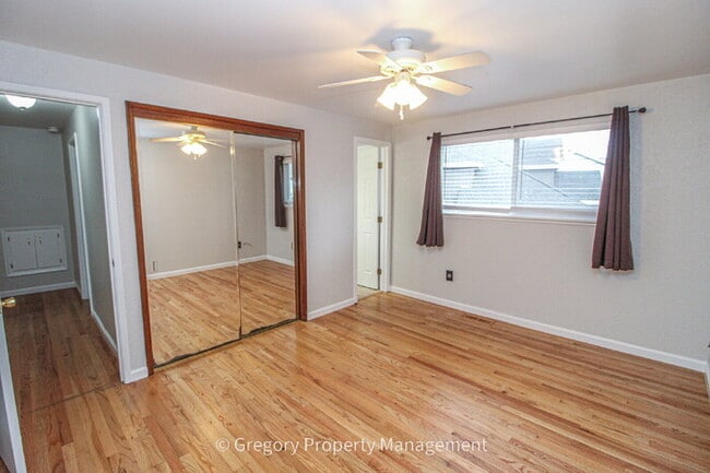 Building Photo - Charming, Well Maintained 4 Bedroom, 2.5 Bathroom Bothell Area Home in Northshore S.D. Spacious F...