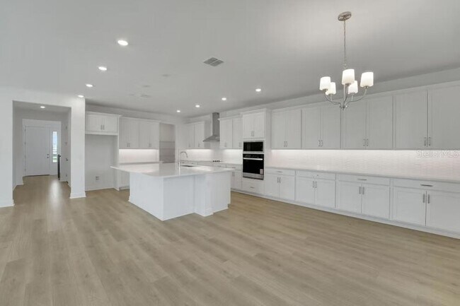 Building Photo - 15075 Tea Tree Dr
