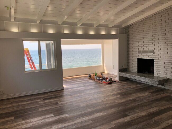 living area, comp unit - 25414 Malibu Rd