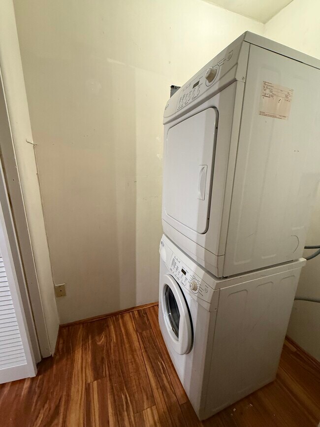 Building Photo - 4210 Ravine Rd