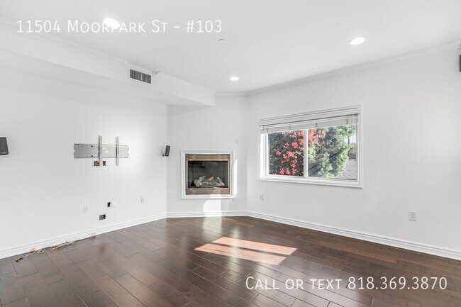 Building Photo - 11504 Moorpark St
