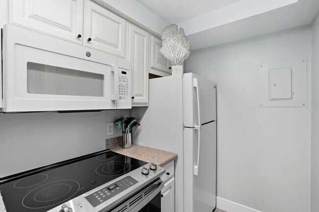 Building Photo - 600 Neapolitan Way