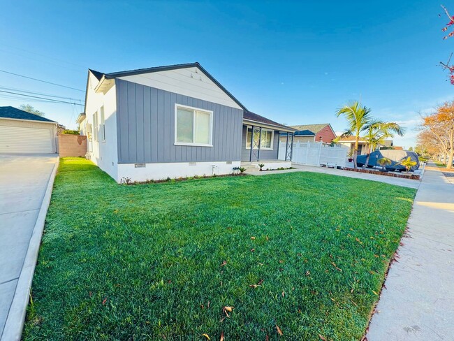 Building Photo - Beautiful Lakewood Home