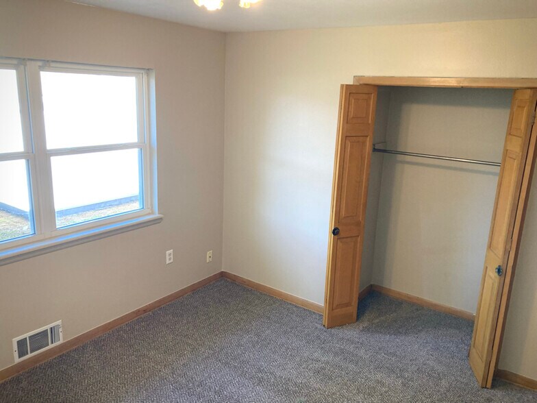 Building Photo - 612 W Matthews St