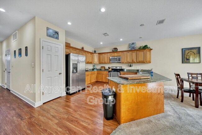 Building Photo - 511 Arbor Lake Dr