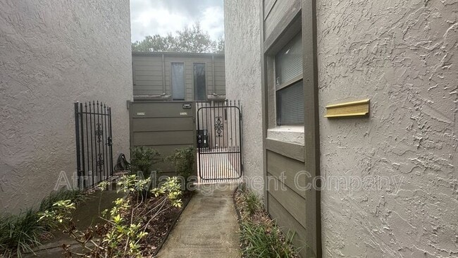 Building Photo - 1532 N Carolwood Blvd