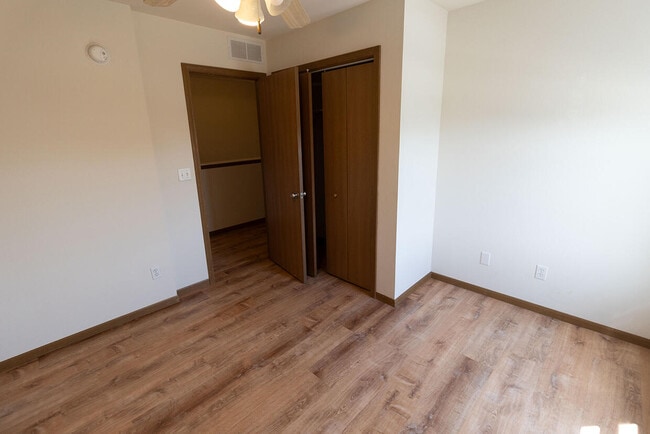 Building Photo - 5000 Derby Ridge Dr