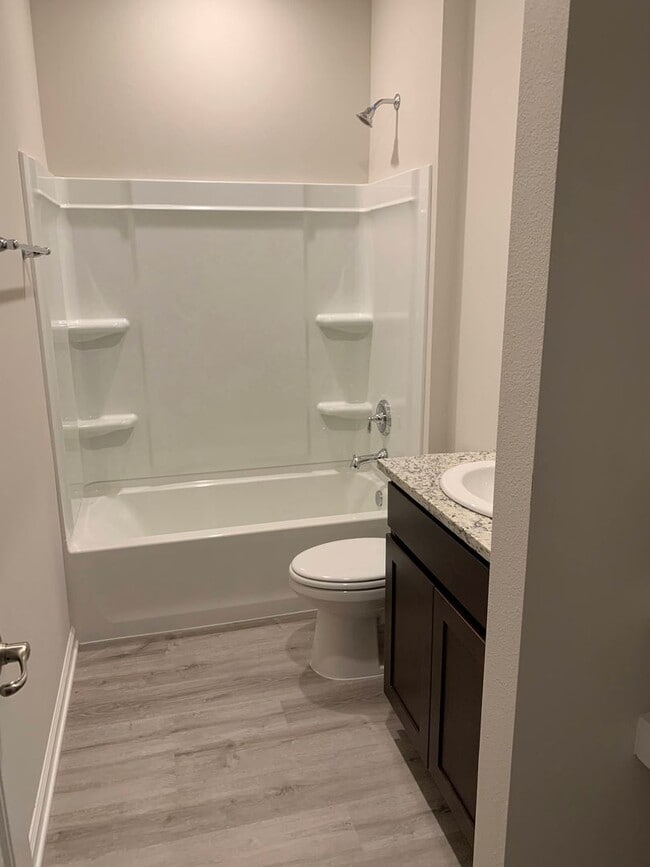 Building Photo - 4BR in Gonzales!