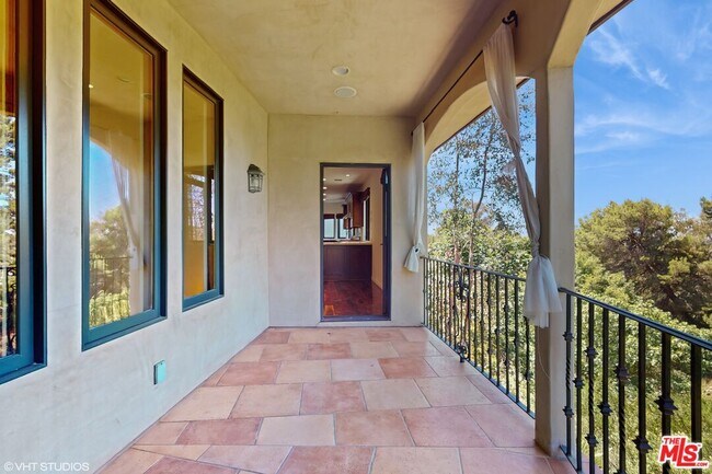 Building Photo - 3311 Deronda Dr