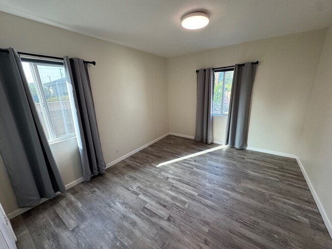 Building Photo - **COMING SOON**  CHARMING LAKEWOOD HOME!