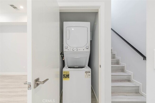 Building Photo - 9035 Rathburn Ave