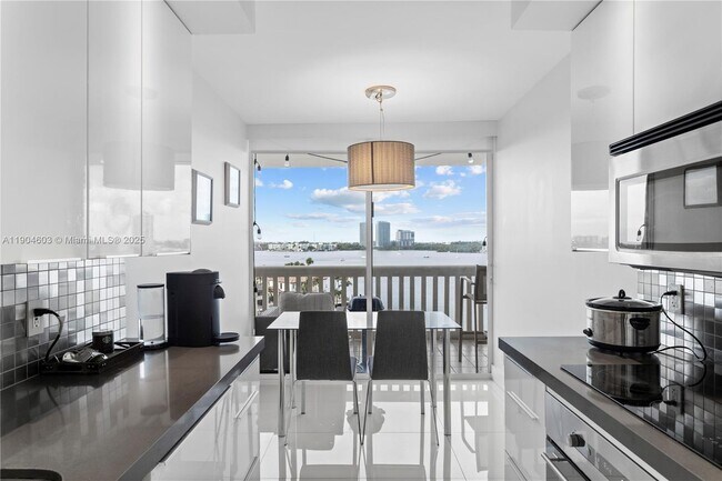 Building Photo - 1000 W Island Blvd