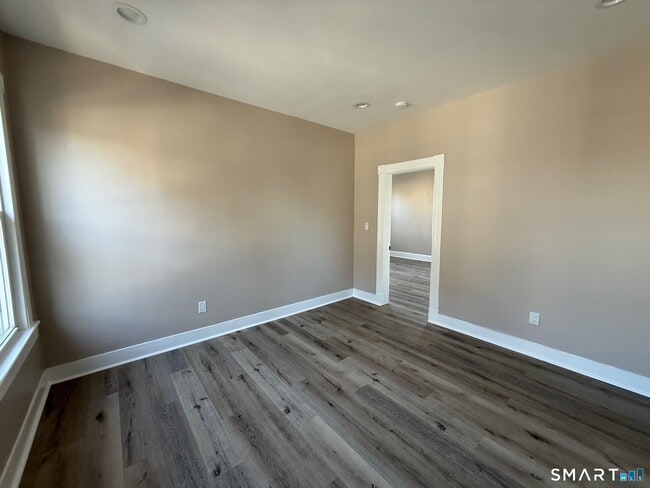 Building Photo - 24 Breckenridge Ave