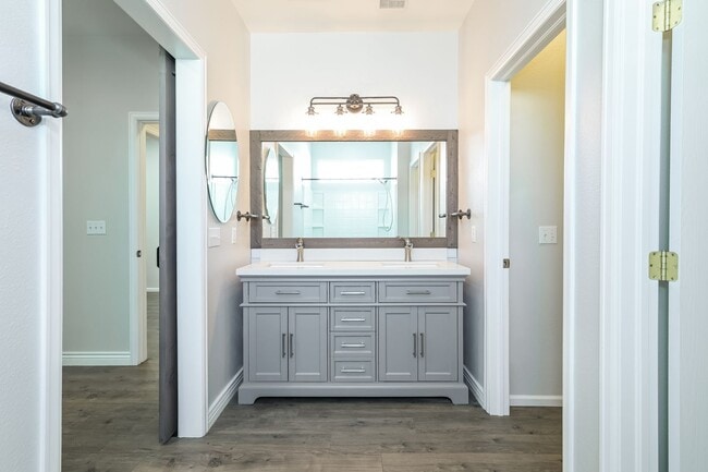 Building Photo - Bright & Airy 3 Bed/2 Bath with Attached Garage