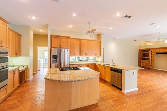 Building Photo - 10559 Greencrest Dr