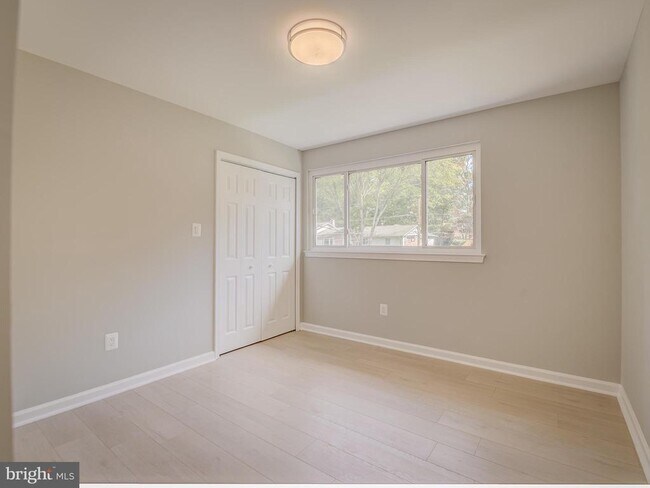 Building Photo - 6812 Landor Ln