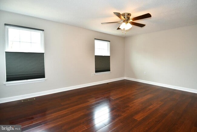 Building Photo - 1586 Pin Oak Dr