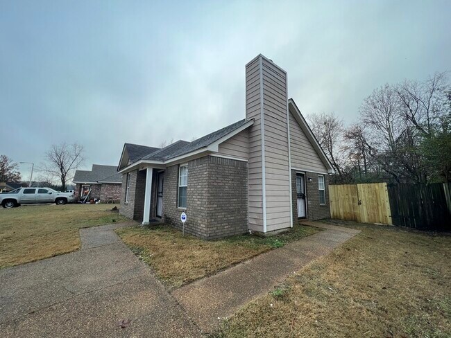 Building Photo - 2607 Parkview Memphis, TN 38128