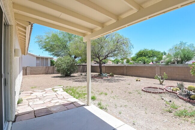 Building Photo - 10132 E Paseo San Bernardo