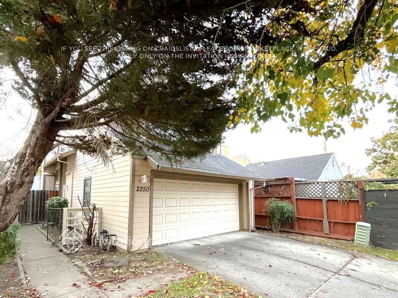 Building Photo - 2250 Sandcastle Way