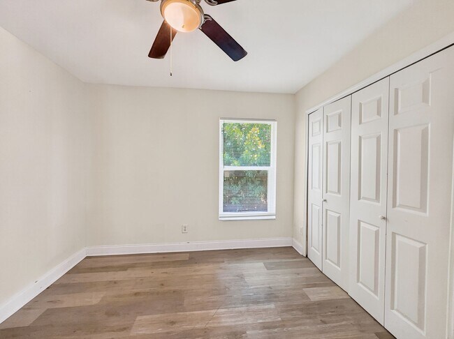 Building Photo - Annual rental offering privacy and space on 1.14 acres in Naples!