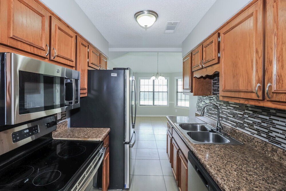 Building Photo - 4879 Baywood Dr