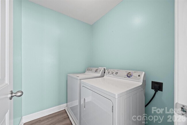 Building Photo - 2090 Shady Pond Dr