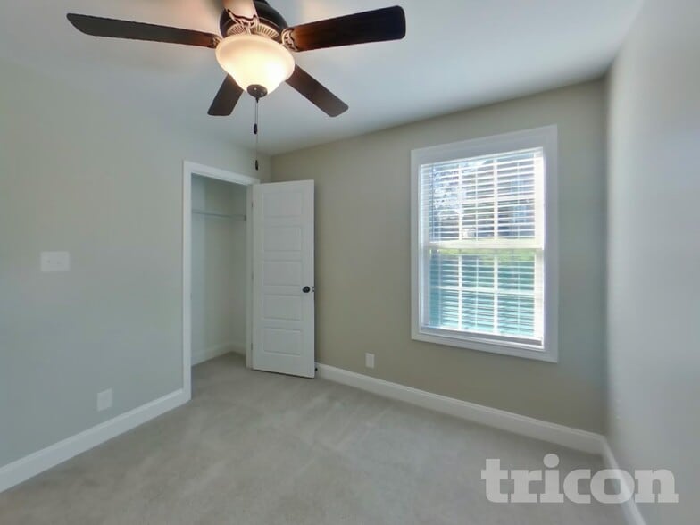 Building Photo - 2945 Lancelot Ln