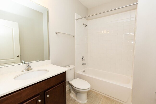 Building Photo - AVAILABLE ON 06/01 - 3 bedroom and 2.5 bat...