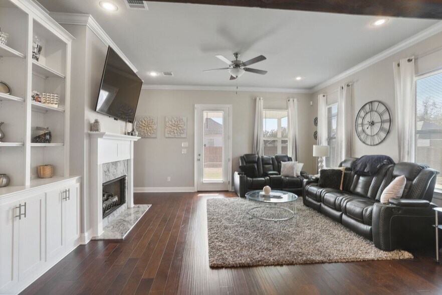 Building Photo - 825 Mano Myrtle Dr