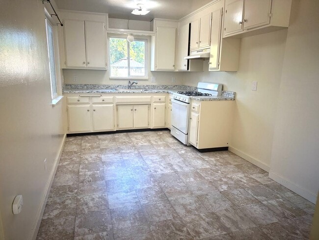 Building Photo - 3970 Meteor St