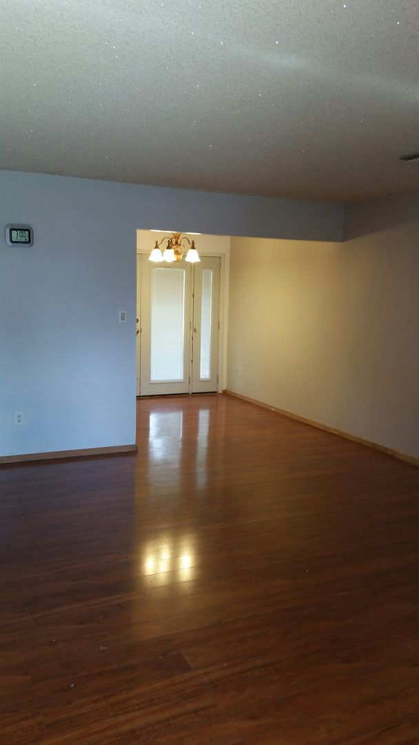 Building Photo - 3 Bedroom / 1 Bathroom Home in San Bernardino