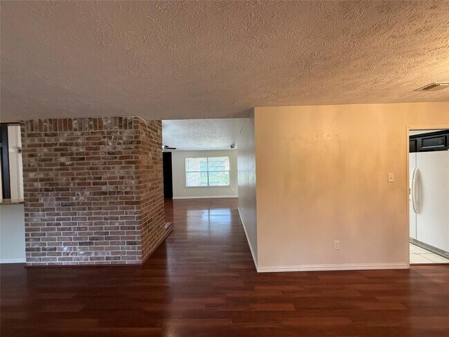 Building Photo - 3031 Green Fields Dr