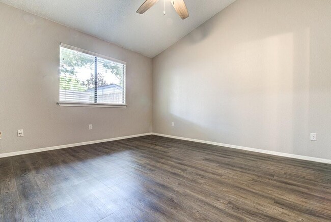 Building Photo - 12922 Meehan Dr