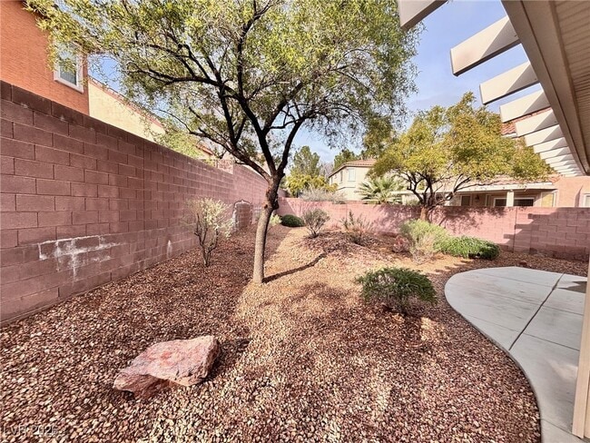 Building Photo - 2287 Red Bud St