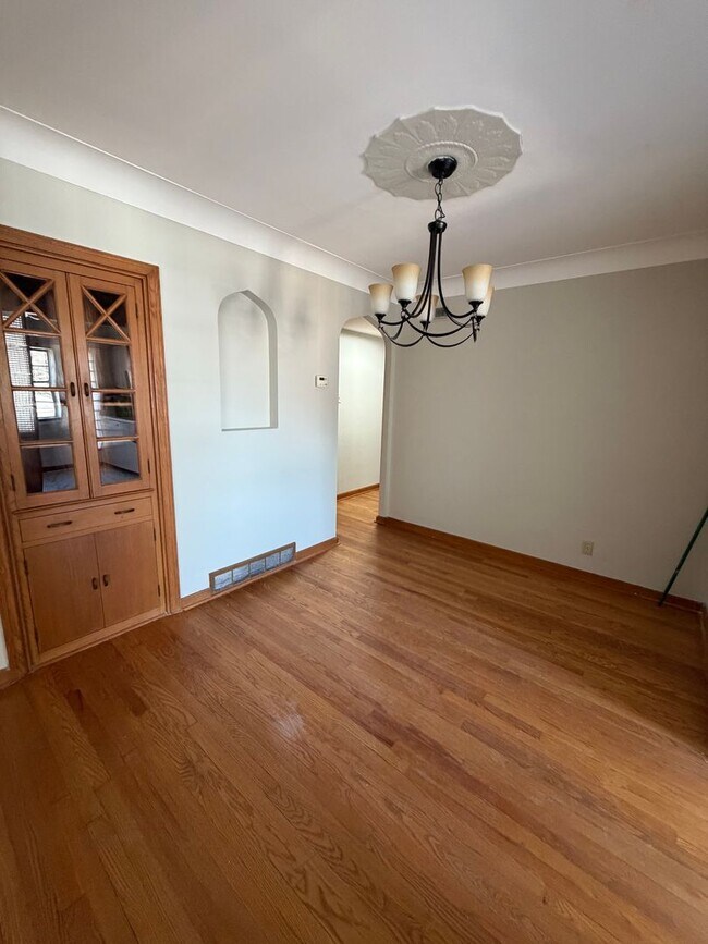 Building Photo - 89 Willmore Rd