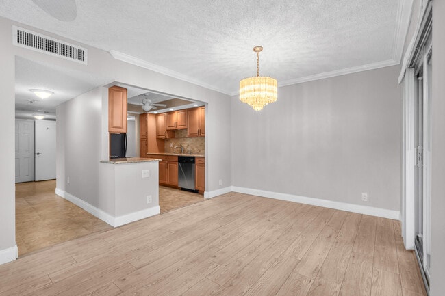 Building Photo - 950 Ponce De Leon Rd