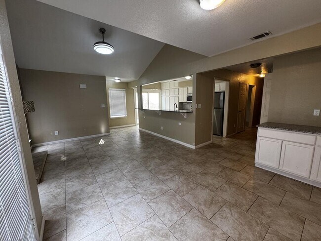 Building Photo - 3611 Monclave Dr