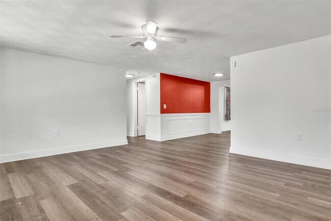 Building Photo - 4348 Shoreline Dr