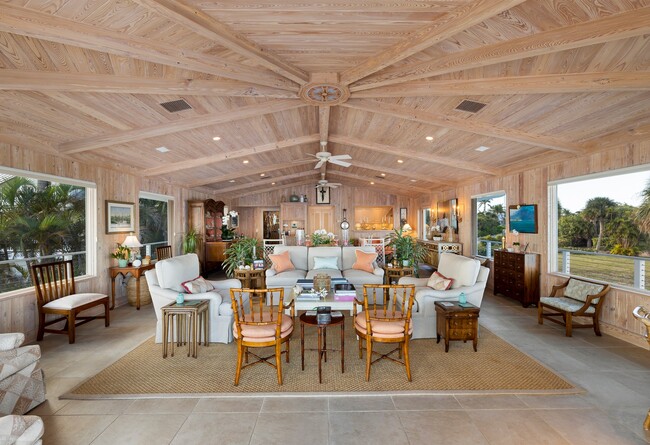 Building Photo - 264 Harbor Dr