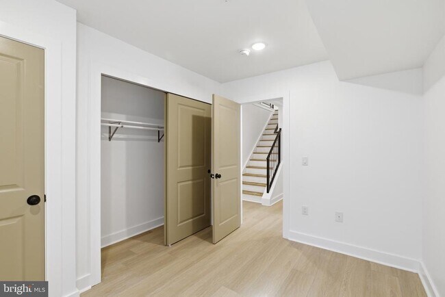 Building Photo - 2310 N Sydenham St