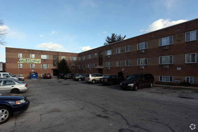 Building Photo - Robert Court Apartments