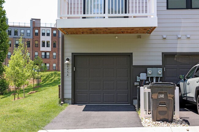 Building Photo - Pet-Friendly Brookhill Commons End-Unit Condo