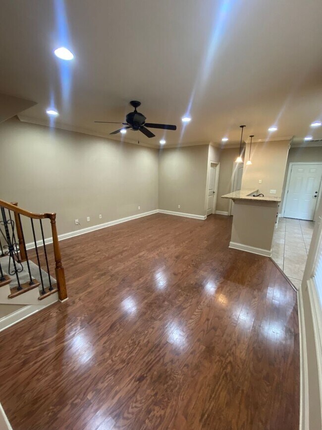 Building Photo - Runningvine Lane Townhome for August 2026!